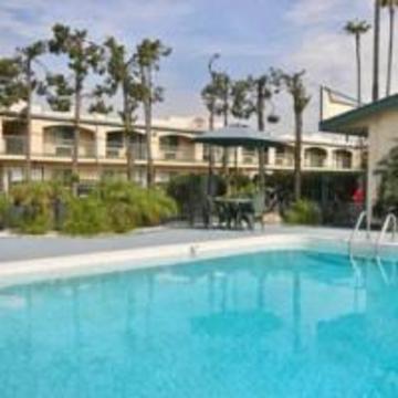 Hotel Skyways 2*