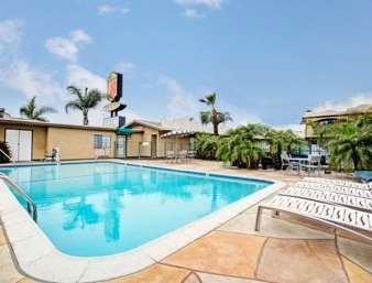 Hotel Skyways 2*